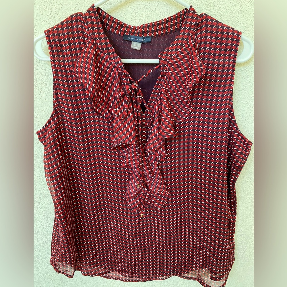 Short sleeve, ruffle in the front, print, med. Tommy Hilfiger blouse.